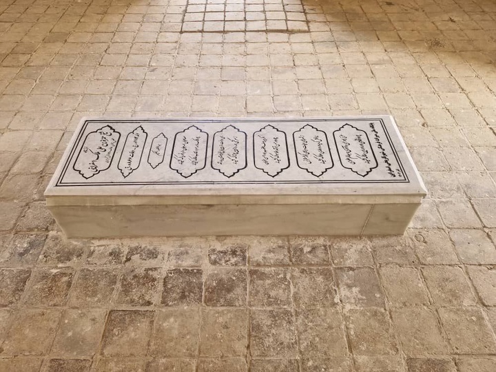 تعویض سنگ مقبره شیخ آذری